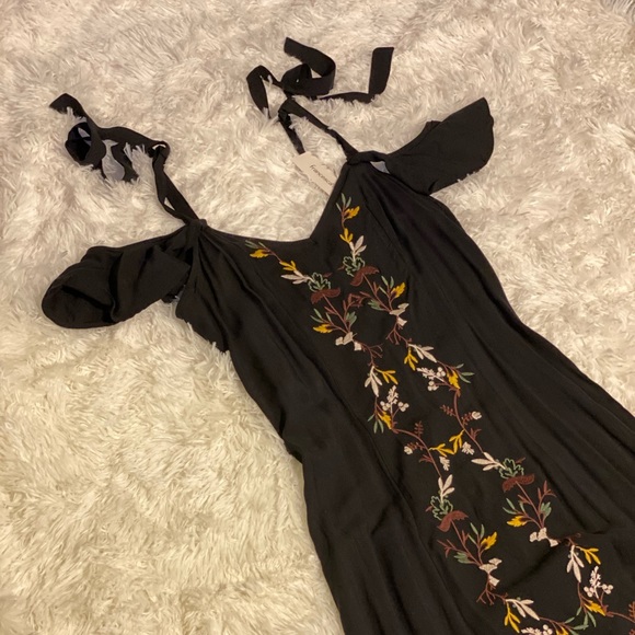 Cold Shoulder Maxi Dress - Picture 2 of 5